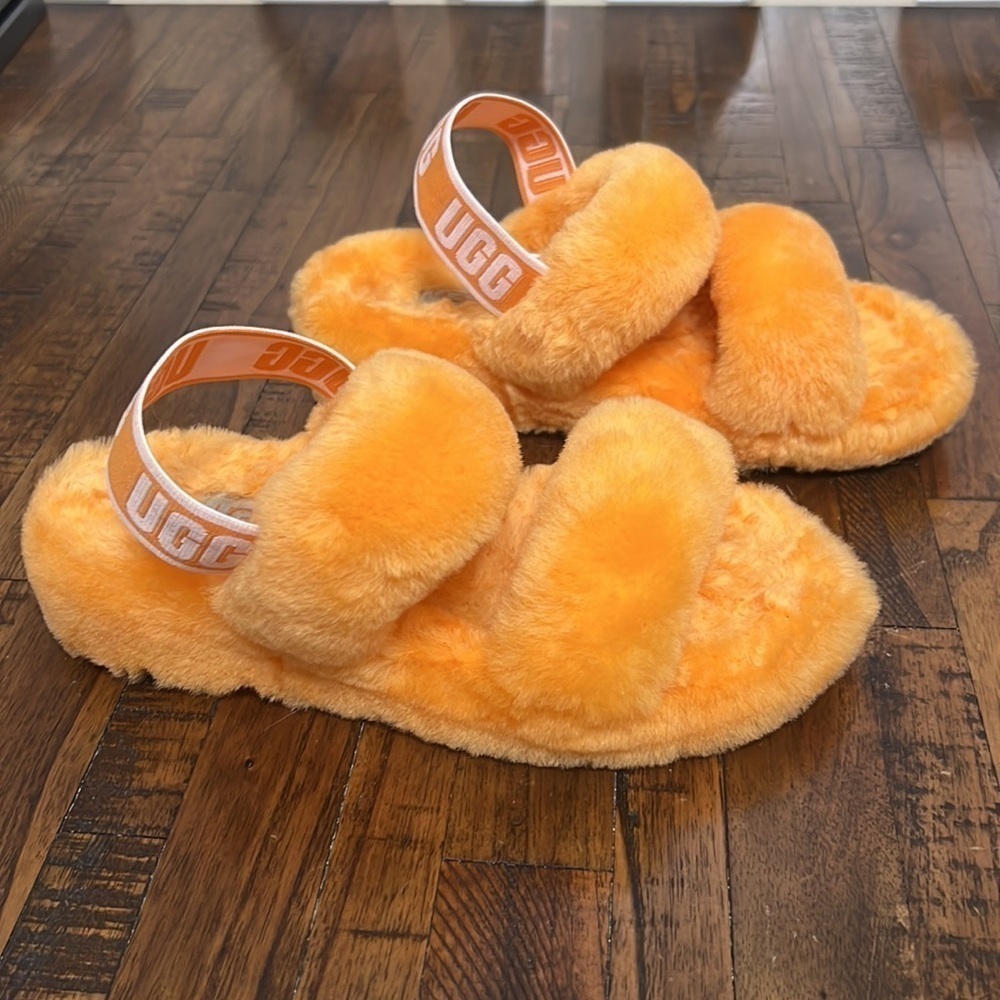 UGG Oh Yeah Sheepskin Slide Sandal
Slippers In California Poppy Size 6 US